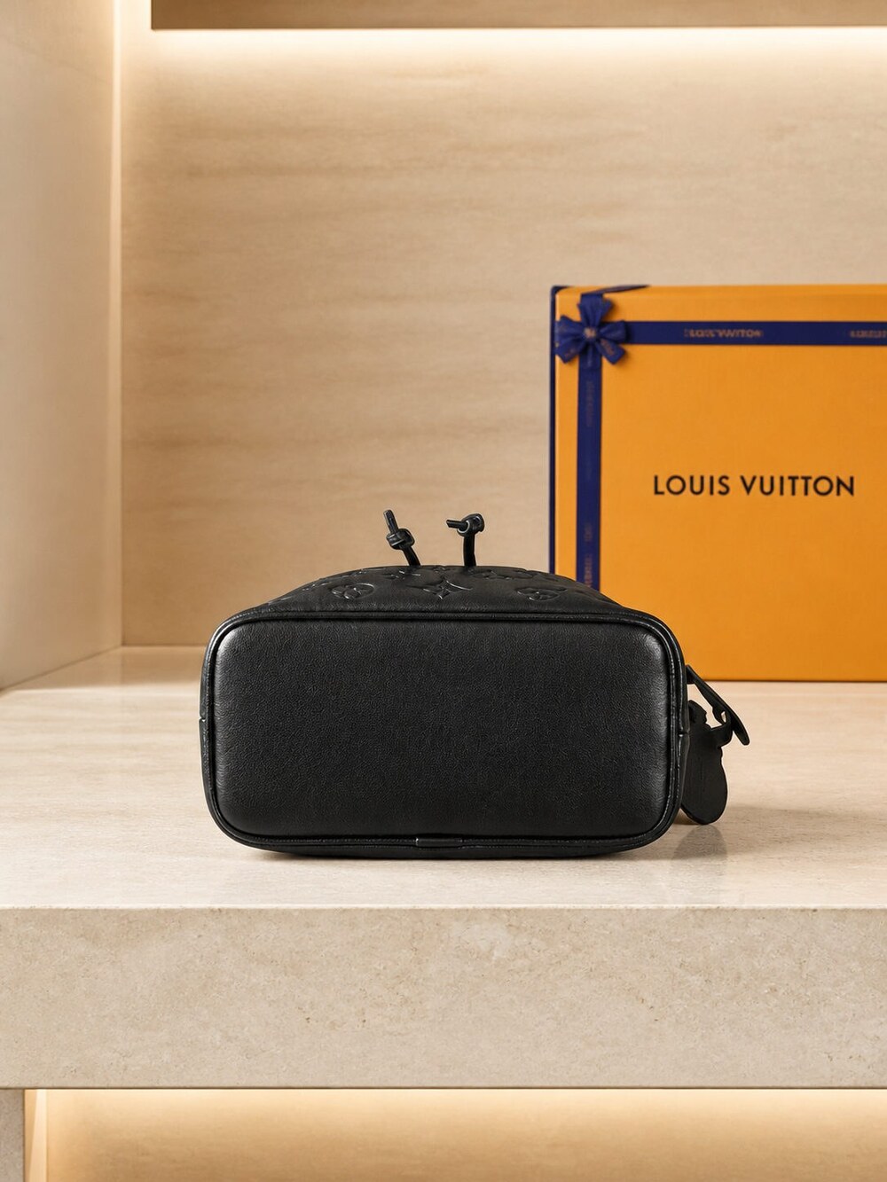 Louis Vuitton Coussin Black Lambskin Bucket Shoulder Bag - Picture 5 of 8